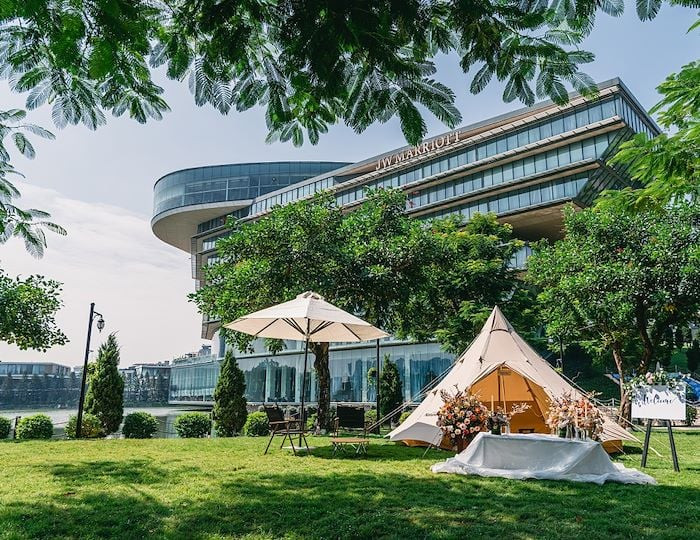 Với tổng vốn đầu tư lên tới 250 triệu USD, khách sạn JW Marriott Hà Nội được xem là một trong những khách sạn 5 sao có lối kiến trúc độc đáo nhất châu Á. Ảnh: Jwmarriotthanoi
