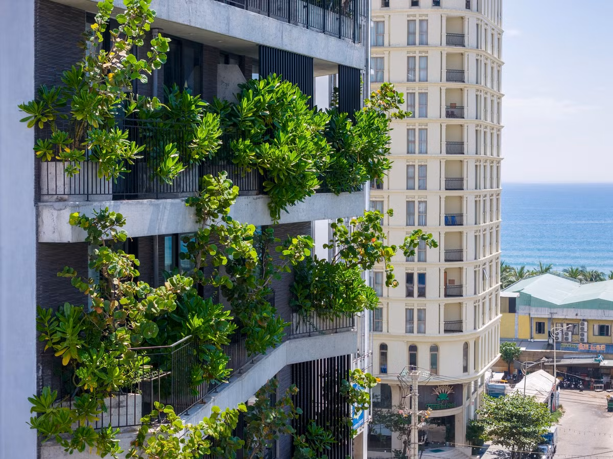 Các đường nét góc cạnh táo bạo của tòa nhà 10 tầng được lấy cảm hứng từ vách đá Ngũ Hành Sơn, một thắng cảnh thiên nhiên nổi tiếng tại Đà Nẵng. Ảnh: Triệu Chiến