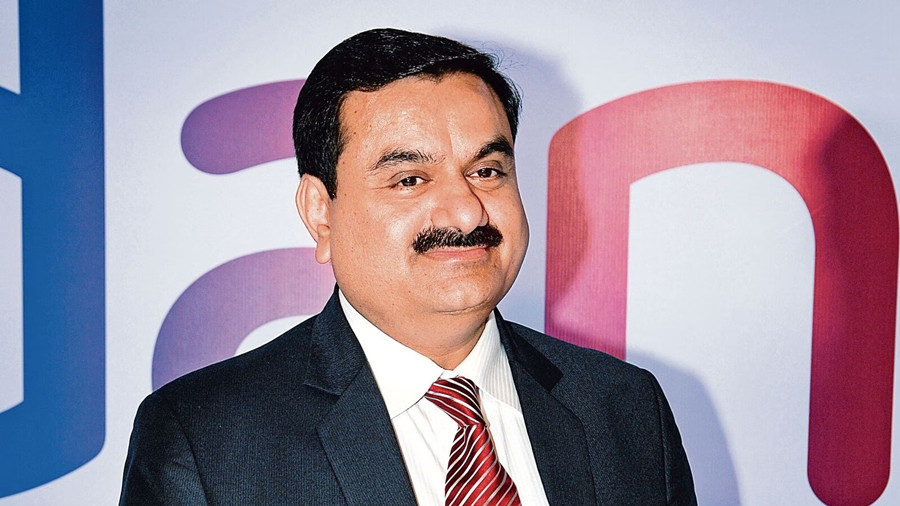Tuần trước, tỷ phú Gautam Adani đăng tải trên mạng xã hội X, cho biết tập đoàn Adani Group dự định đầu tư 10 tỷ USD vào các dự án an ninh năng lượng và cơ sở hạ tầng tại Mỹ giúp tạo ra 15.000 việc làm. Ảnh: Mint
