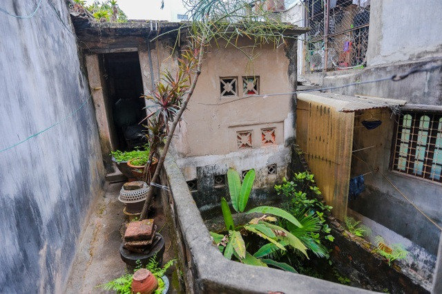 Với ông Thái An, ngôi nhà giống như "vật báu" vô giá, nơi lưu giữ ký ức tuổi thơ và chứng kiến những thăng trầm của đại gia đình. Vì thế, dù nhiều lần được trả giá cao lên tới cả trăm tỷ đồng nhưng ông Thái An vẫn kiên quyết không bán. Ảnh: Vietnamnet