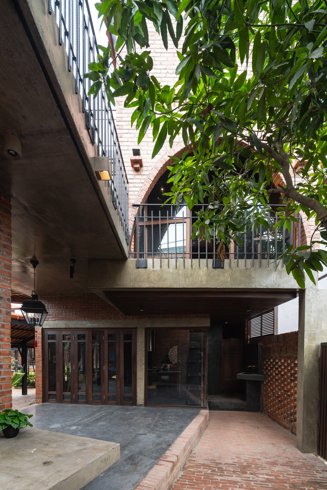 Yêu cầu của gia chủ là một công trình đáp ứng đầy đủ các chức năng như nhà thờ của dòng họ, nơi sinh sống của ông bà, các con cháu từ thành phố về chơi dịp cuối tuần. Ảnh: Triệu Chiến