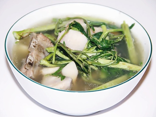 Ở một số nơi, rau rút được người dân chế biến thành nhiều món dân dã như nấu canh khoai sọ, nấu canh cua...Ảnh: Internet