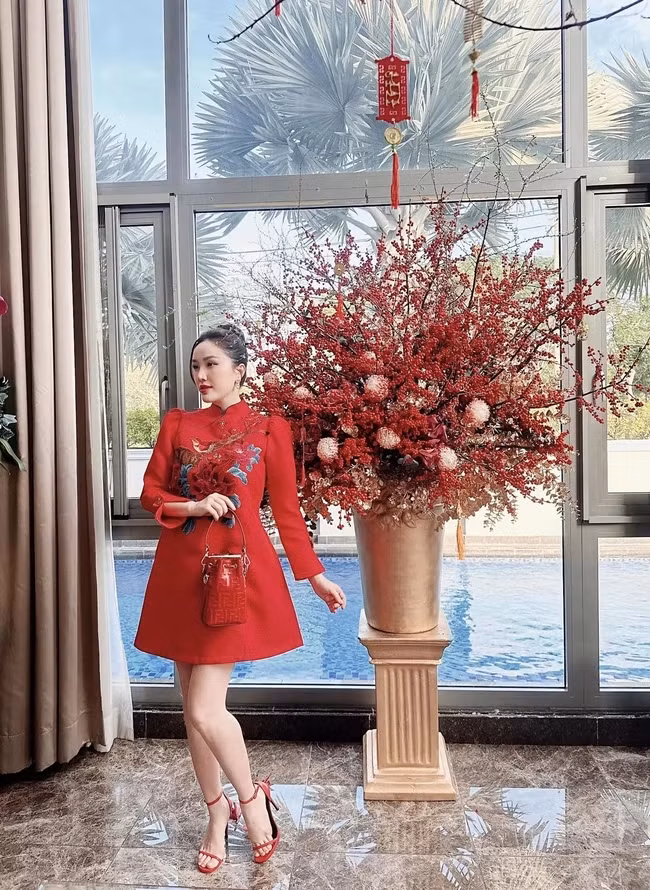 Nội thất trong biệt thự vô cùng sang trọng và bắt mắt. Ảnh: FBNV