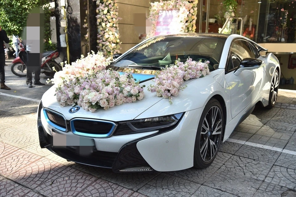 Giá lăn bánh một chiếc BMW i8 tại Việt Nam thời điểm đó khoảng 8 tỷ đồng. Ảnh: Znews