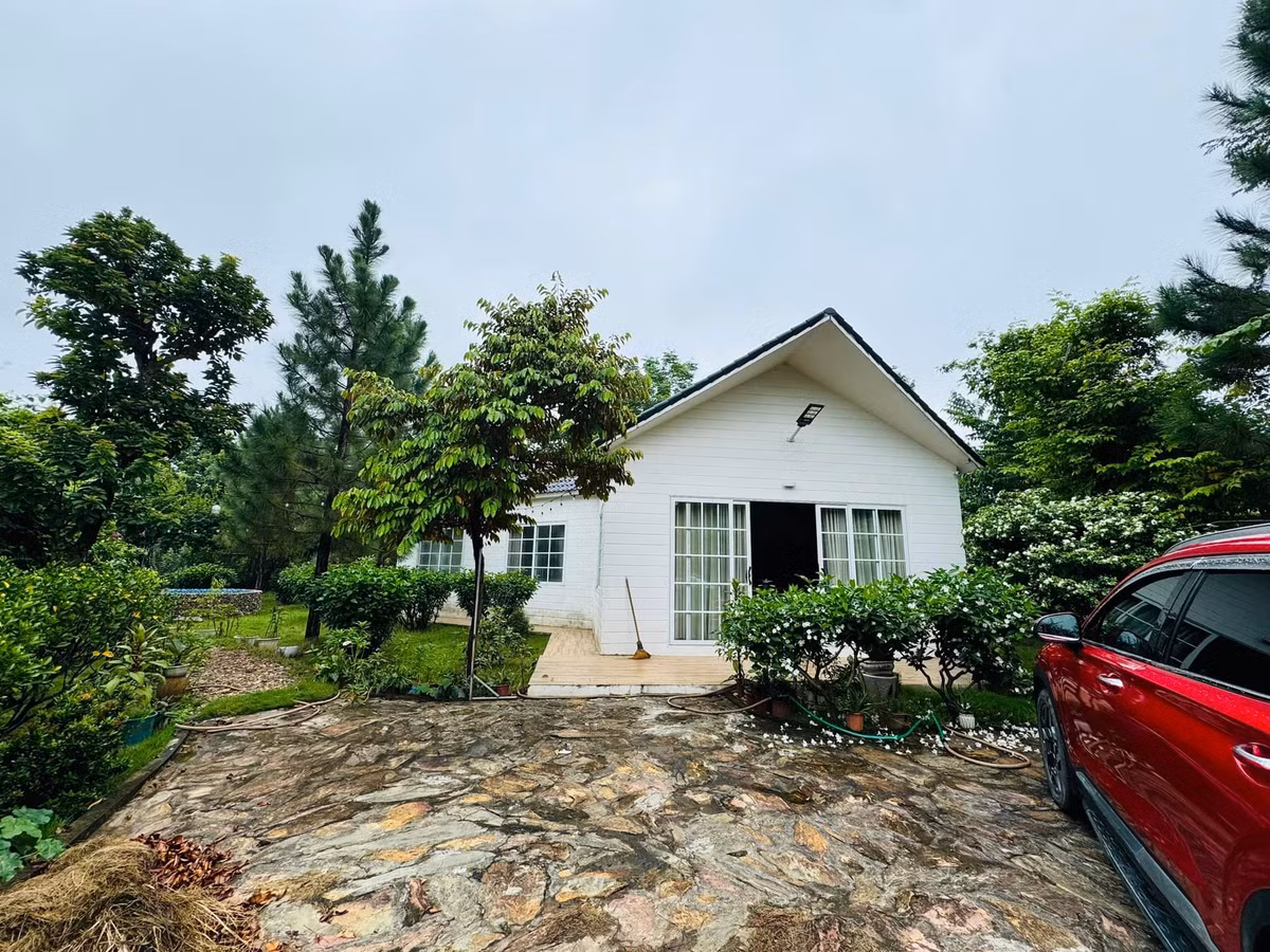 Ngoài đời thực, nam diễn viên là người cực kỳ tình cảm. Anh chàng từng khiến nhiều ngưỡng mộ khi báo hiếu bố mẹ căn nhà vườn ở Tam Đảo (Vĩnh Phúc). Ảnh: FB Đỗ Duy Nam