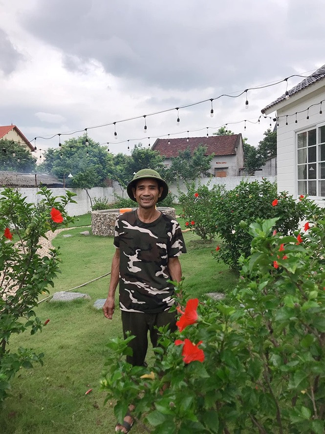 Ấn tượng nhất là không gian nghỉ dưỡng của gia đình Đỗ Duy Nam là khu vực sân vườn ngập tràn cây và hoa, trông chẳng khác nào ở công viên. Ảnh: Vietnamnet