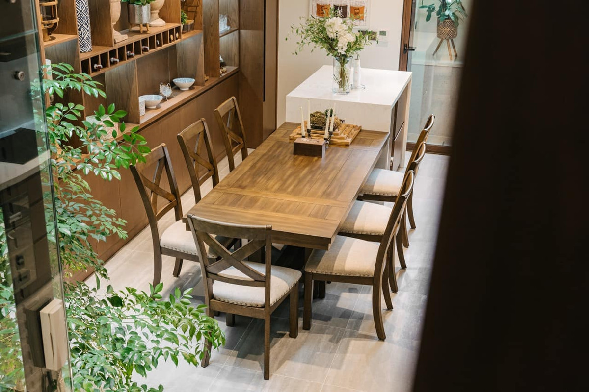 Căn nhà của Quế Vân gần gũi thiên nhiên bởi xung quanh có rất nhiều cây xanh. Ảnh: FBNV