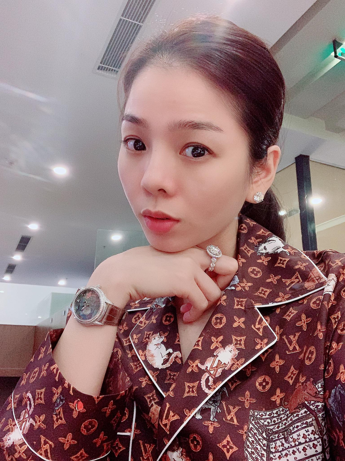 Đi hát từ năm 1999, sau gần 30 năm, ca sĩ Lệ Quyên sở hữu khối tài sản đáng ngưỡng mộ từ bất động sản trong và ngoài nước, siêu xe đắt đỏ... Ảnh: FB Lệ Quyên