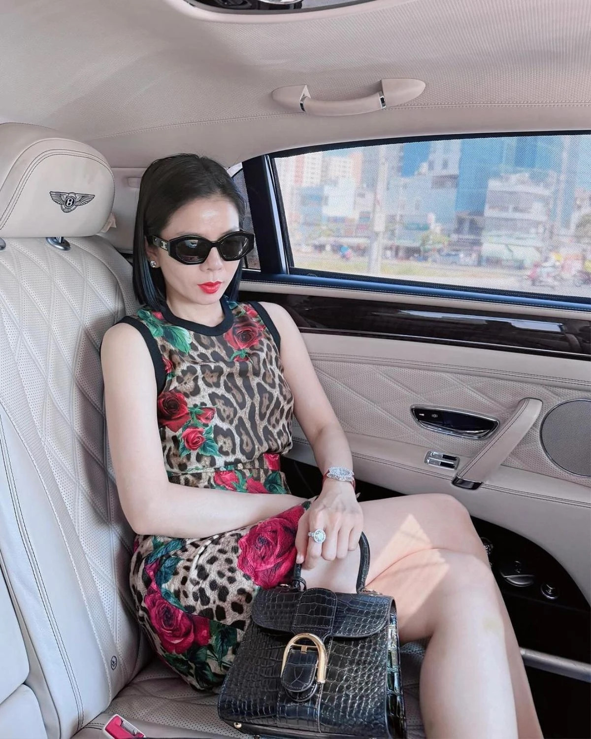 Nữ ca sĩ thường xuyên sử dụng xế hộp 20 tỷ với biển số "tứ quý" để di chuyển. Ảnh: Instagram lequyensinger