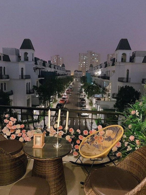 Tuấn Hưng và gia đình hiện sống trong căn biệt thự sang trọng ở Hà Nội được thiết kế theo phong cách châu Âu. Ảnh: FBNV