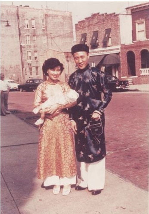 Đại gia Sài Gòn thuê người phơi tiền cho khỏi mốc là ai? Dai gia Sai Gon thue nguoi phoi tien cho khoi moc la ai?