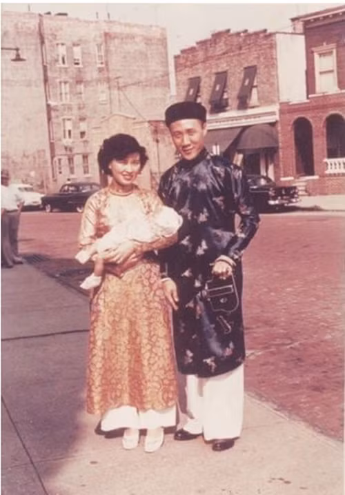 Dai gia Sai Gon thue nguoi phoi tien cho khoi moc la ai?