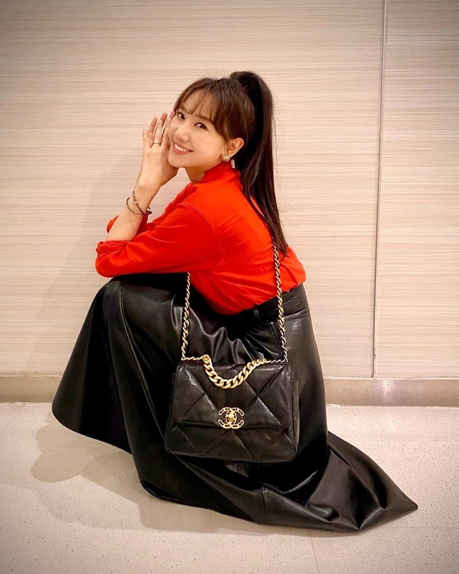 Hari Won cũng sở hữu bộ sưu tập đồ hiệu bất cứ mỹ nhân nào trong Vbiz cũng phải nể. Ảnh: FBNV