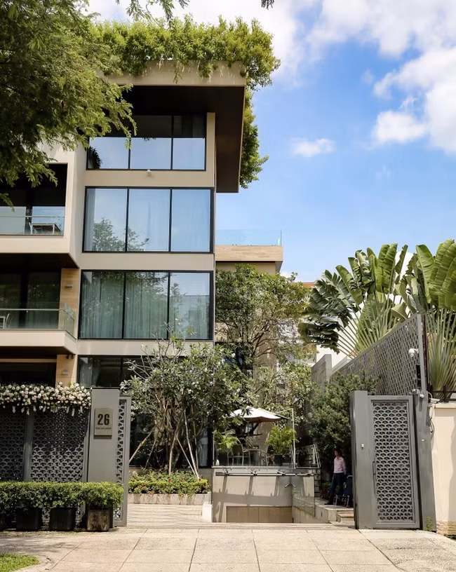 Biệt thự của Hoa hậu Đặng Thu Thảo và đại gia Trung Tín nằm trên trục đường lớn tại Quận 1 (TP HCM). Ảnh: Znew