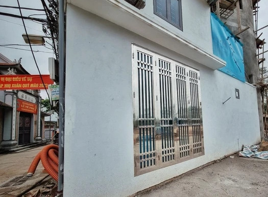 Đáng chú ý, dù diện tích chỉ vài m2 song những căn nhà này vẫn được rao bán tới tiền tỷ. Ảnh: Báo tin tức