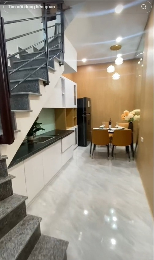 Căn nhà chỉ vẻn vẹn khoảng 20m2 nhưng nội thất và cách bài trí bên trong rất hợp lý. Ảnh: @quanglebds