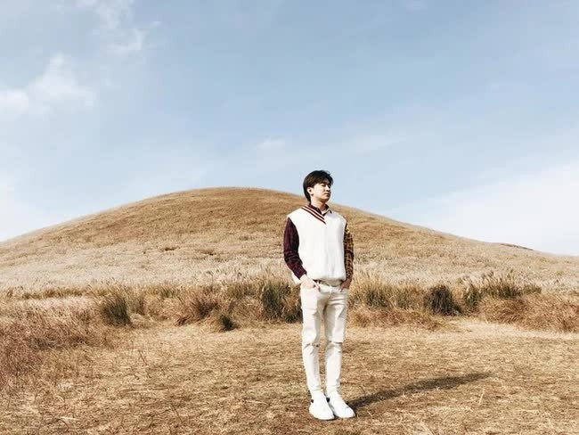 Chi Dân còn thường xuyên chia sẻ hình ảnh du lịch tại nhiều địa điểm nổi tiếng trong và ngoài nước. Ảnh: FBNV