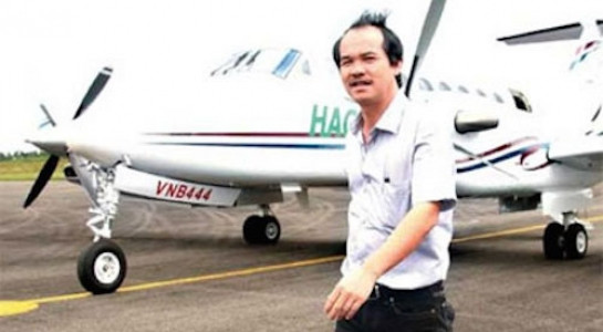 Năm 2008, bầu Đức chi tới 5,1 triệu USD mua lại chiếc Beechcraft King Air350 để phục vụ công việc. Đây là máy bay phản lực cánh quạt 2 động cơ loại nhỏ, có sức chở tối đa 11 người do Beech Aircraft Corporaton (Mỹ) sản xuất năm 2005. Ảnh: Dân Việt