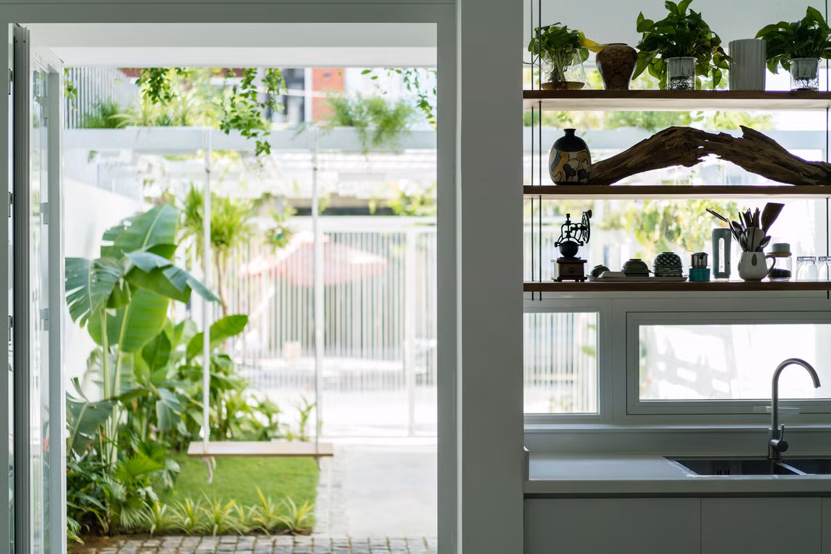 Cây xanh có vai trò không thể thiếu, là điểm nhấn của ngôi nhà, mang đến không gian thư giãn. Ảnh: Quang Dam