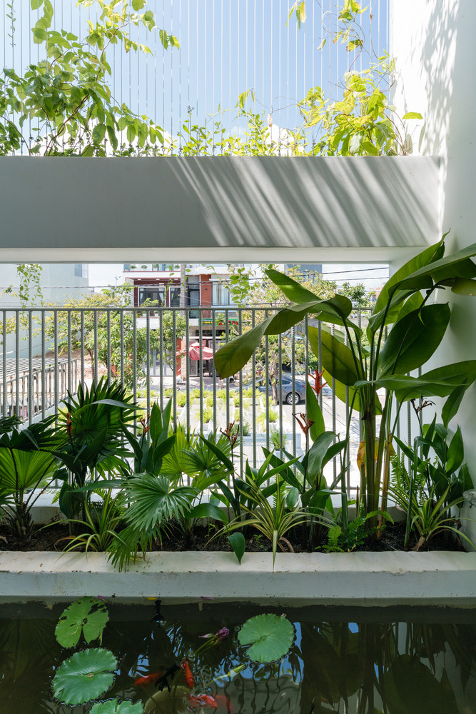 Ý tưởng của kiến trúc sư là một căn nhà có hình khối đơn giản với tất cả các phòng và không gian đều được vận hành theo chuỗi, phù hợp với nhu cầu của gia chủ. Ảnh: Quang Dam