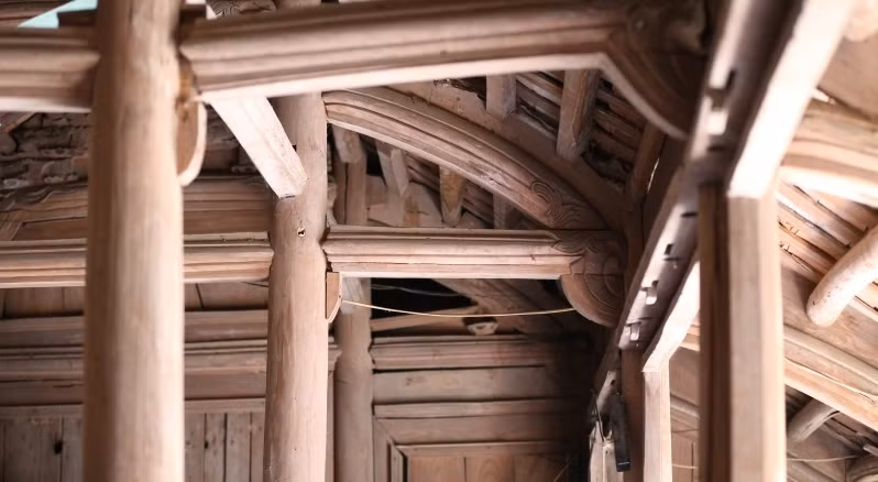 Cụ muốn ở cùng căn nhà cổ này cho đến cuối đời, khi già yếu, ra đi, mảnh đất, căn nhà được giao lại cho các con cháu. Ảnh: Dân Việt