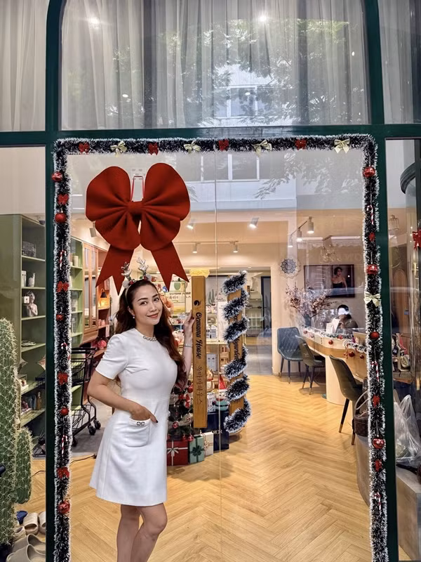 Sau một năm đưa các con sang Úc học tập, mới đây, Ốc Thanh Vân đã về hẳn Việt Nam. Lý do cô đưa ra quyết định này là "nhớ cảm giác cả nhà sum họp và có người thân ở bên hỗ trợ tinh thần". Ảnh: FB Ốc Thanh Vân