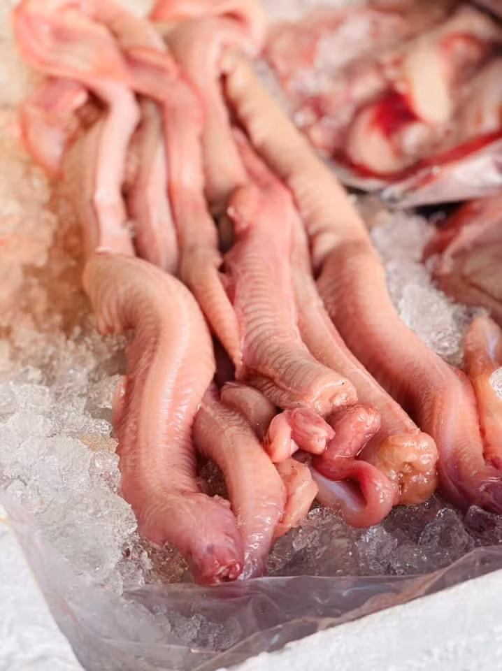 Tuy nhiên, đằng sau ngoại hình xấu xí đó là lớp thịt ngọt thanh, giòn sừn sựt, dai thơm. Ảnh: Haisankyda