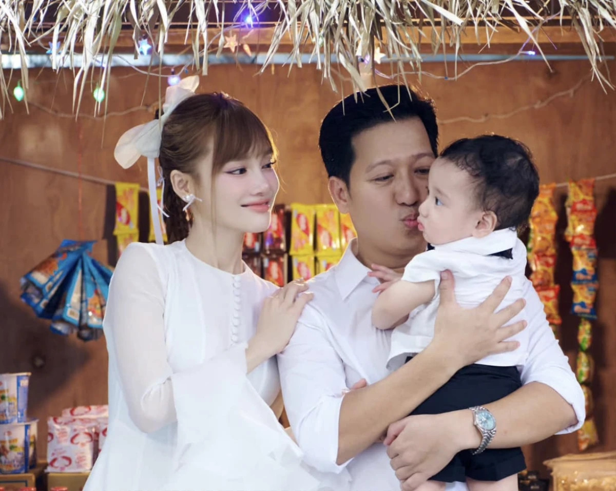 Mới đây, nhân dịp con trai tròn một tuổi, Trường Giang - Nhã Phương tổ chức một bữa tiệc hoành tráng cho quý tử. Ảnh: FBNV