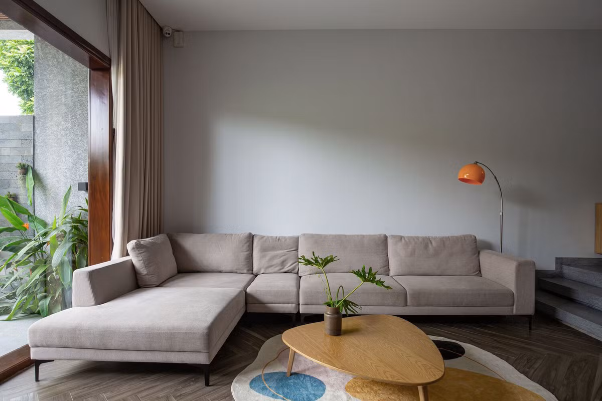 Phòng khách rộng rãi và thoáng đãng. Ảnh: Hoang Le