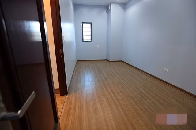 Phòng ngủ của tiền vệ Quang Hải ở tầng 2 được sơn màu xanh pastel. Ảnh: Vietnamnet