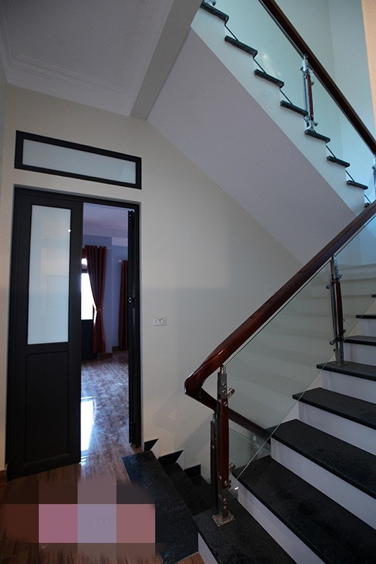 Sảnh hành lang tầng 2 và cầu thang lên tầng 3 ngập tràn ánh sáng. Ảnh: Vietnamnet