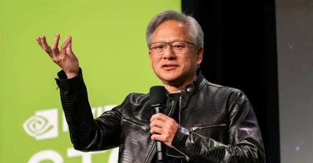 Đáng chú ý, Jensen Huang, CEO Nvdia, là một trong những tỷ phú có tài sản tăng mạnh nhất năm nay, với mức tăng 80,4 tỷ USD nhờ sự bùng nổ của cổ phiếu Nvdia. Ảnh: CNBC