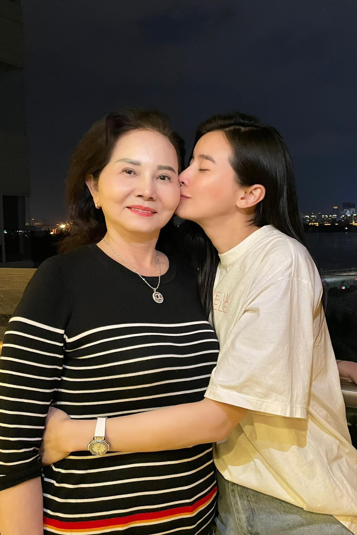 Mới đây, diễn viên Cao Thái Hà cùng mẹ và em trai đã chuyển về nhà mới ở TP Thủ Đức, mua bằng tiền cô dành dụm sau nhiều năm hoạt động nghệ thuật. Ảnh: FB Cao Thái Hà