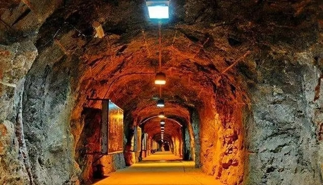 Cũng theo các nhà nghiên cứu, mỏ vàng này có tuổi thọ lên đến 200 năm, quy mô sản xuất 2.000 tấn quặng mỗi ngày. Ảnh minh họa