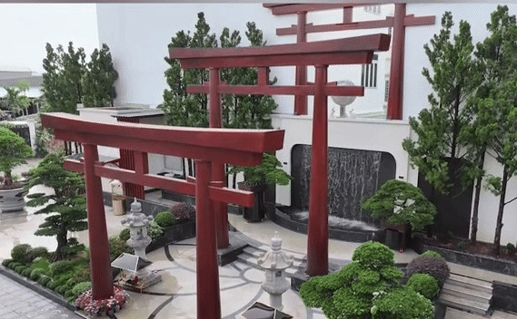 Mới đây, doanh nhân Hoàng Kim Khánh chia sẻ không gian công viên trước cửa nhà khiến dân tình xuýt xoa. Ảnh chụp màn hình