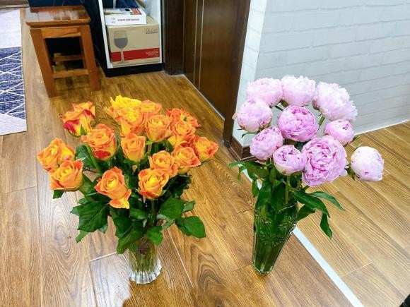 Góc nào cũng ngập tràn sắc hoa. Ảnh: FBNV