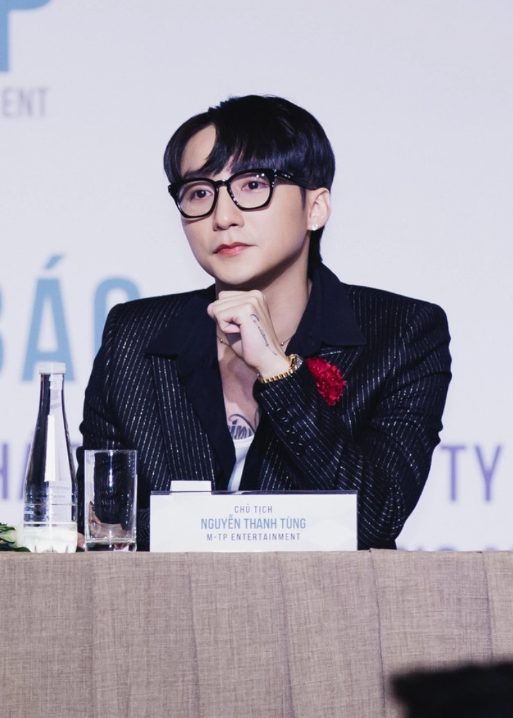 Ở tuổi 30, Sơn Tùng M-TP khiến nhiều người ngưỡng mộ bởi nắm trong tay khối tài sản đồ sộ. Ngoài vai trò ca sĩ, Sơn Tùng M-TP còn trực tiếp là chủ sở hữu 3 công ty giải trí cùng mang thương hiệu M-TP là M-TP Entertainment, M-TP Talent và M-TP &amp; Friends. Ảnh: FBNV