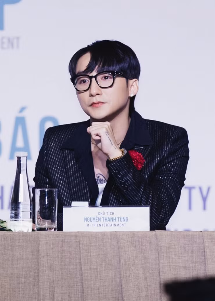 Ở tuổi 30, Sơn Tùng M-TP khiến nhiều người ngưỡng mộ bởi nắm trong tay khối tài sản đồ sộ. Ngoài vai trò ca sĩ, Sơn Tùng M-TP còn trực tiếp là chủ sở hữu 3 công ty giải trí cùng mang thương hiệu M-TP là M-TP Entertainment, M-TP Talent và M-TP &amp; Friends. Ảnh: FBNV
