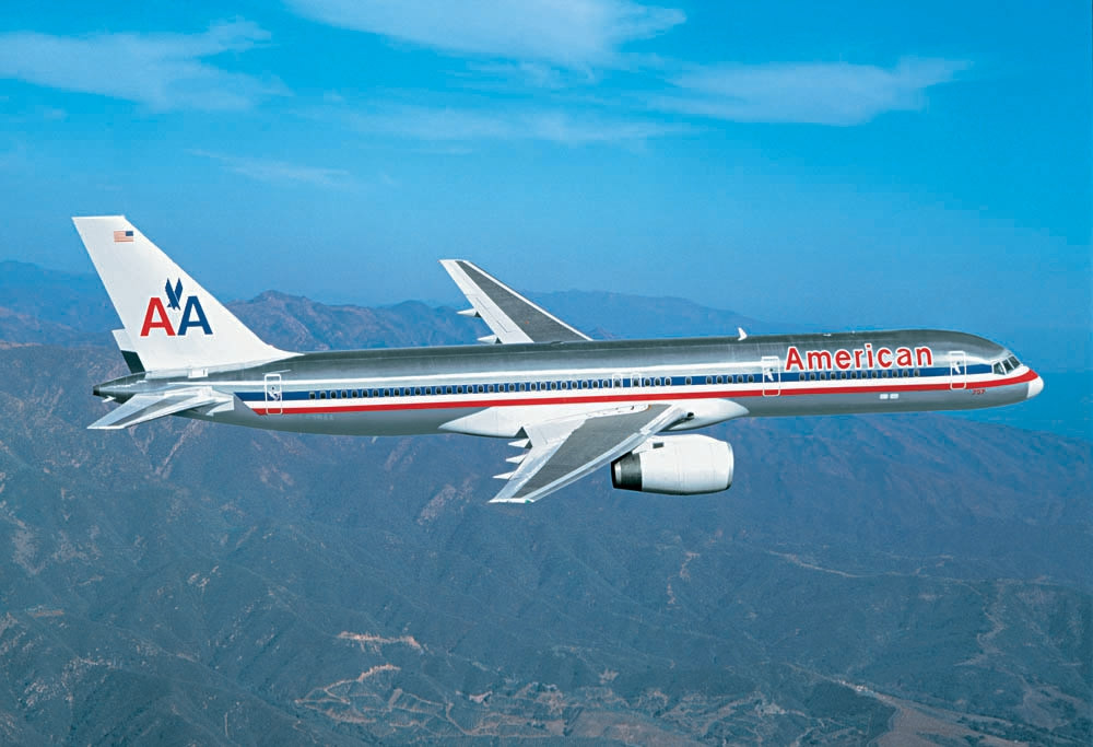 Trong thời đại của những chiếc máy bay phản lực đôi trông giống hệt nhau, Boeing 757 là một chiếc máy bay nổi bật với tỷ lệ cân bằng hoàn hảo và những đường nét đơn giản. Được giới thiệu vào năm 1983, chiếc 757 thân hẹp, cỡ trung đã thành công rực rỡ với 1.050 chiếc được chế tạo. Ảnh: Sunshineskies