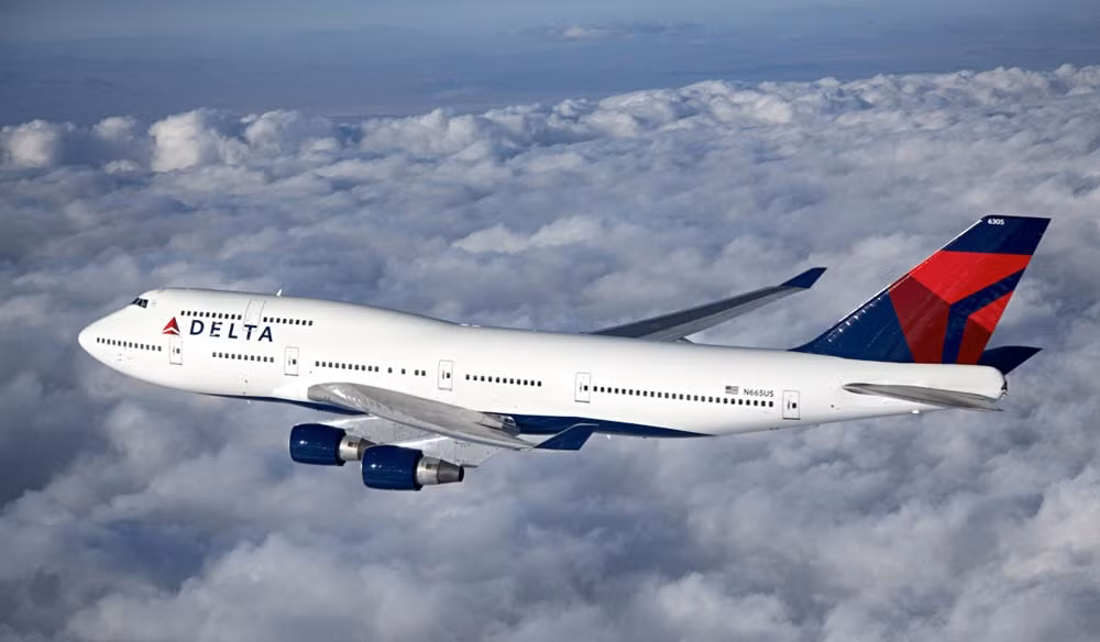 Boeing 747 là "Nữ hoàng của bầu trời" trong hơn 5 thập kỷ. Mẫu máy bay huyền thoại này đã cách mạng hóa du lịch hàng không với khoang hành khách khổng lồ có hai lối đi, tầng trên thứ hai và kích thước và sức chứa chưa từng có. Ảnh: Sunshineskies