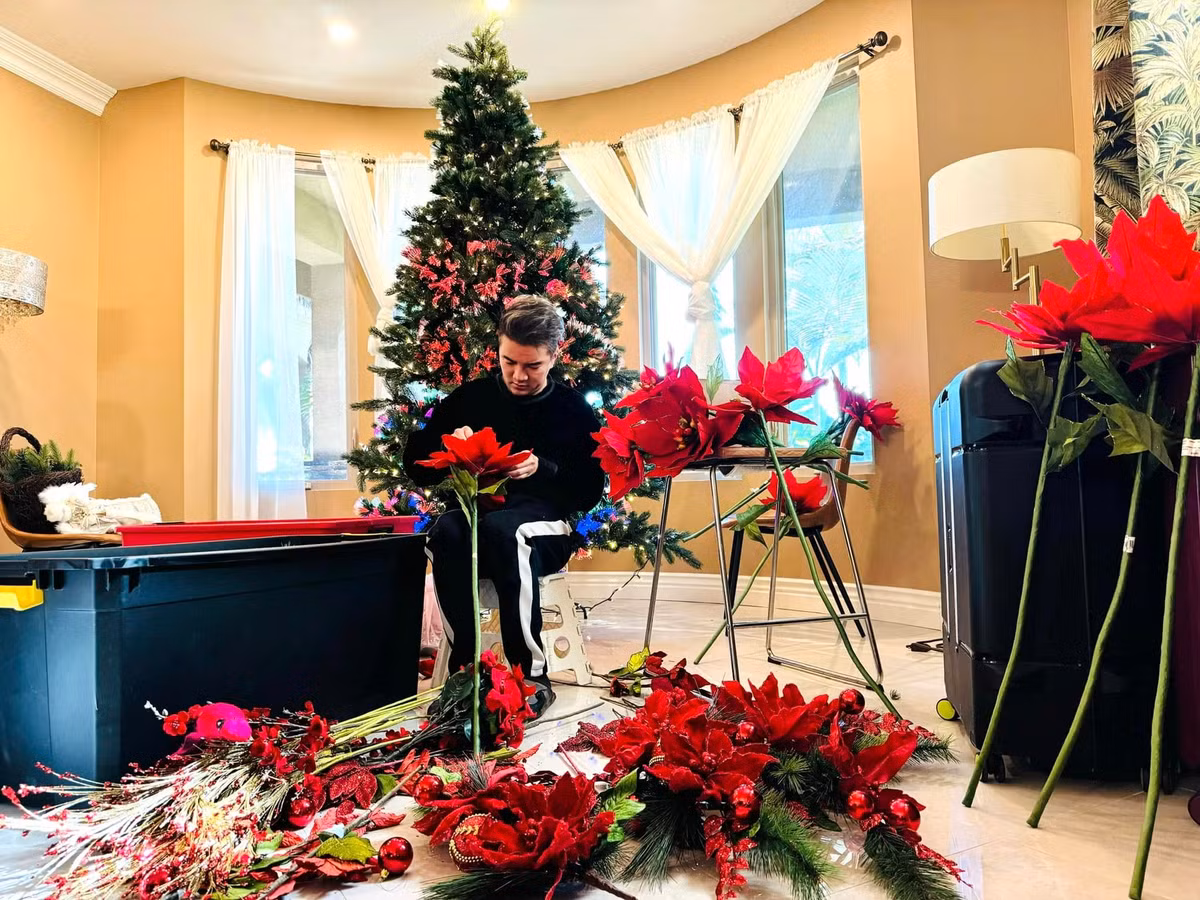 Đàm Vĩnh Hưng thích tự tay trang trí cho căn nhà. Ảnh: FB Dam Vinh Hung