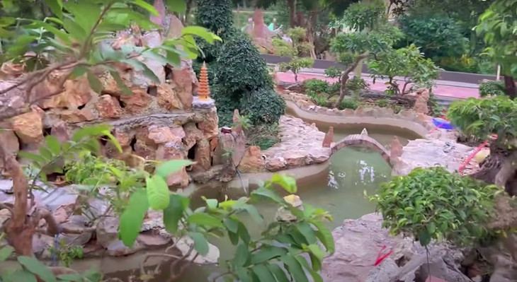 Khu sân vườn là nơi diễn viên hài Mạc Văn Khoa tâm đắc đầu tư dành tặng sở thích của bố. Ảnh chụp màn hình