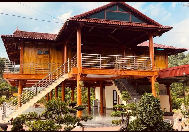 Xung quanh nhà được trồng nhiều cây xanh. Ảnh: FBNV