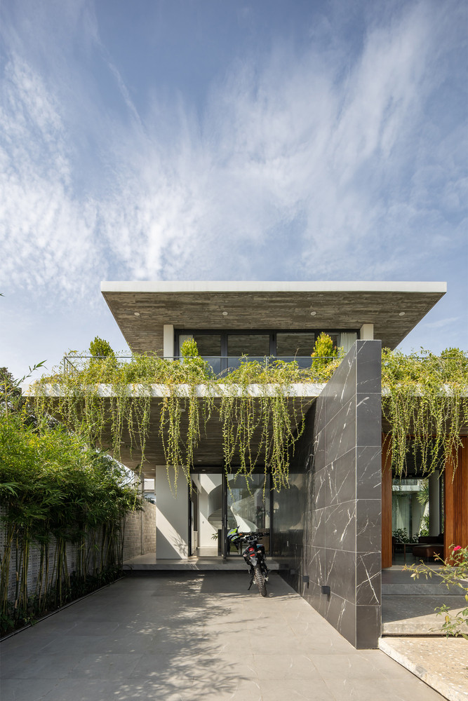 Dựa trên hiện trạng khu đất, gia chủ có những quan điểm về thiết kế mở và nhu cầu xây dựng một ngôi nhà tràn ngập ánh sáng, cây cỏ, gió trời. Ảnh: Hoàng Lê