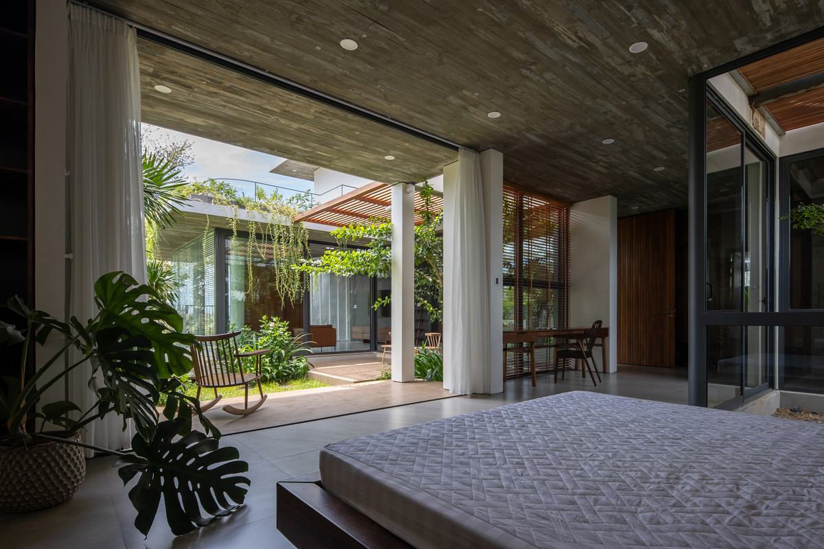 Các phòng ngủ được bố trí nằm ở cuối khu đất và hướng ra khu vực xanh. Ảnh: Hoàng Lê