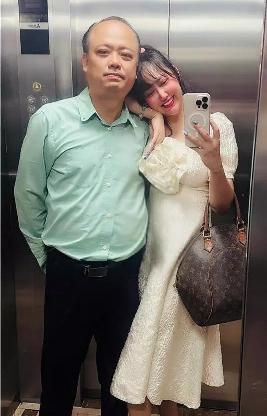 Sau hai lần đổ vỡ hôn nhân, mới đây, Phi Thanh Vân chính thức công khai bạn trai mới. Trên kênh Youtube, Phi Thanh Vân khoe sự giàu có của bạn trai thu hút sự chú ý của nhiều người. Ảnh: FBNV