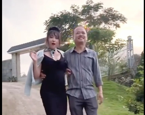 Bạn trai cũng là người dạy dỗ, chia sẻ và hỗ trợ Phi Thanh Vân rất nhiều trong công việc. Ảnh chụp màn hình