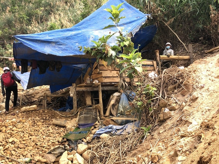 Mỏ vàng Bồng Miêu do Công ty TNHH Khai thác vàng Bồng Miêu được cấp phép khai thác từ năm 1992, thời hạn giấy phép đến 5/3/2016. Ảnh: Baophapluat