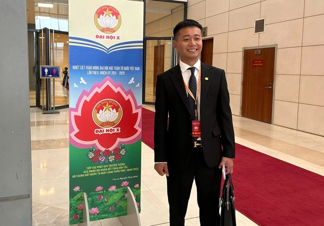 Tại Đại hội đại biểu toàn quốc MTTQ Việt Nam lần thứ X, anh Phạm Quang Linh (hay Quang Linh Vlogs sinh năm 1997, quê Nghệ An) là một trong số 397 đại biểu đã được Đại hội hiệp thương cử là Ủy viên Ủy ban Trung ương MTTQ Việt Nam khóa X. Ảnh: Người lao động