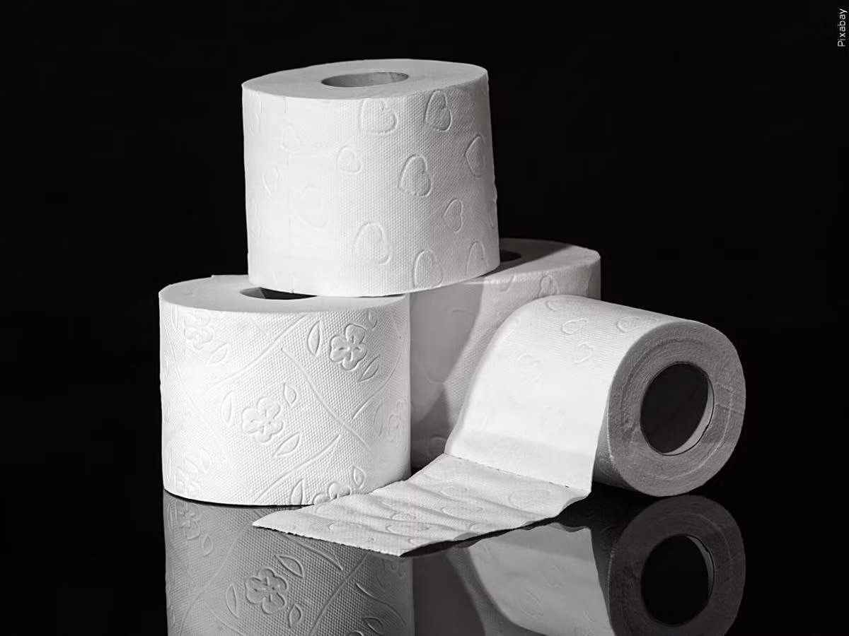 Nhiều người có thói quen tích trữ quá nhiều nhu yếu phẩm hàng ngày trong nhà như nước rửa chén, giấy vệ sinh...Thế nhưng, đây cũng không phải là cách tiết kiệm tiền thông minh. Ảnh minh họa